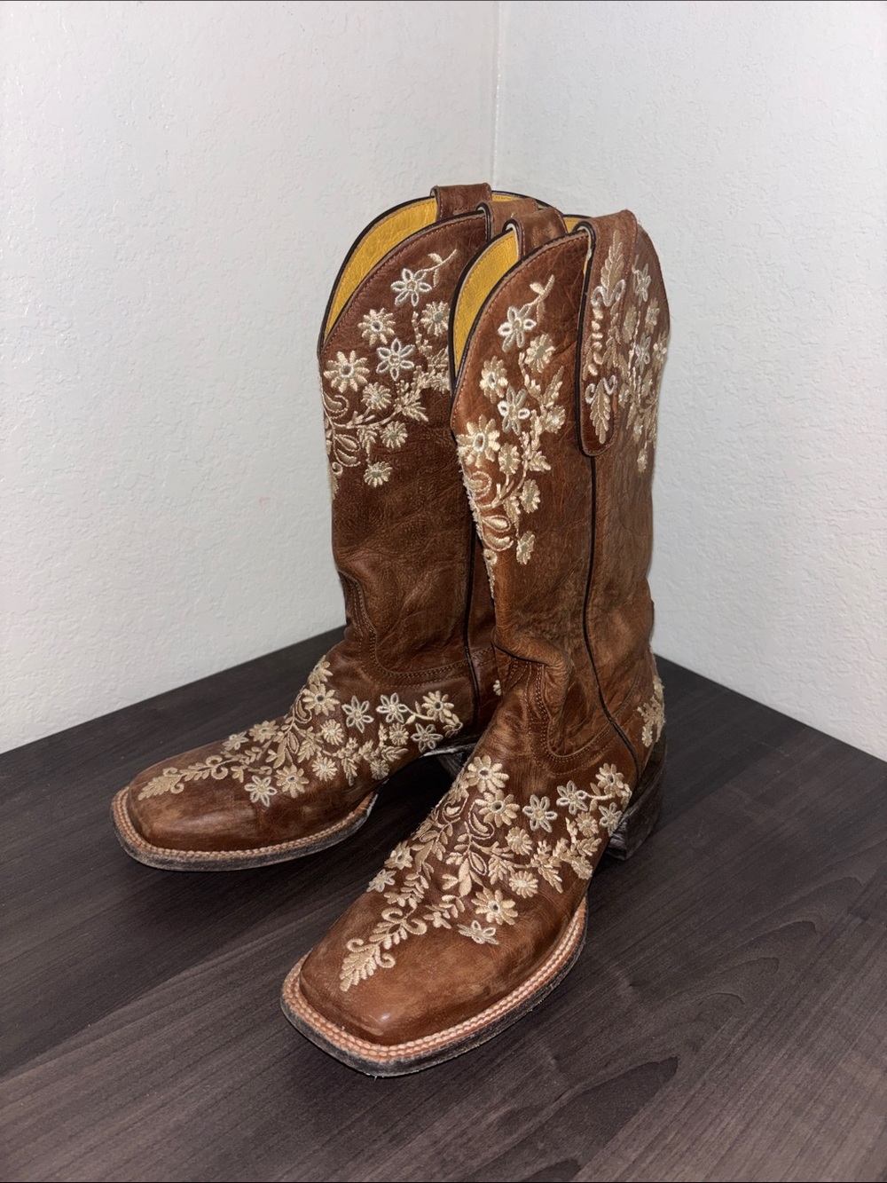 Women's Size 8 Cavender’s Brown Embroidered Leather Cowboy Boots